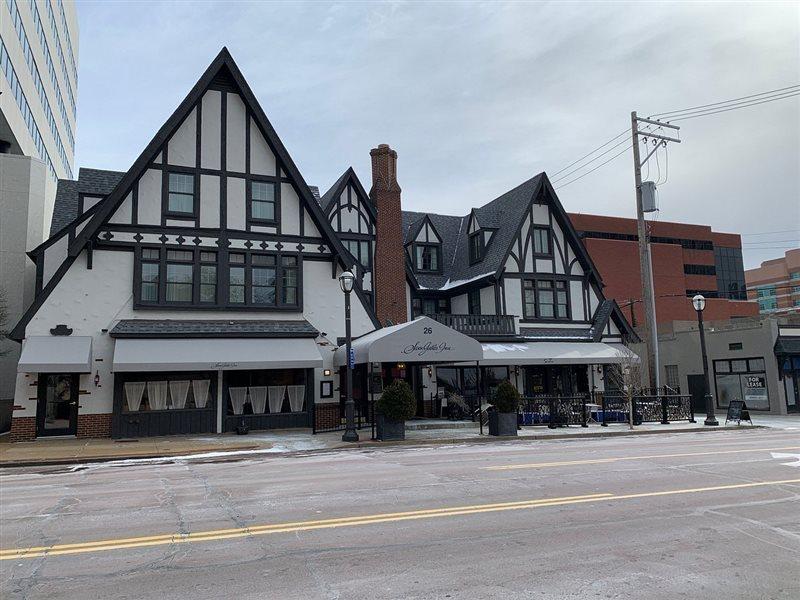 Seven Gables Inn, St Louis West, A Tribute Portfolio Hotel Clayton Exterior photo
