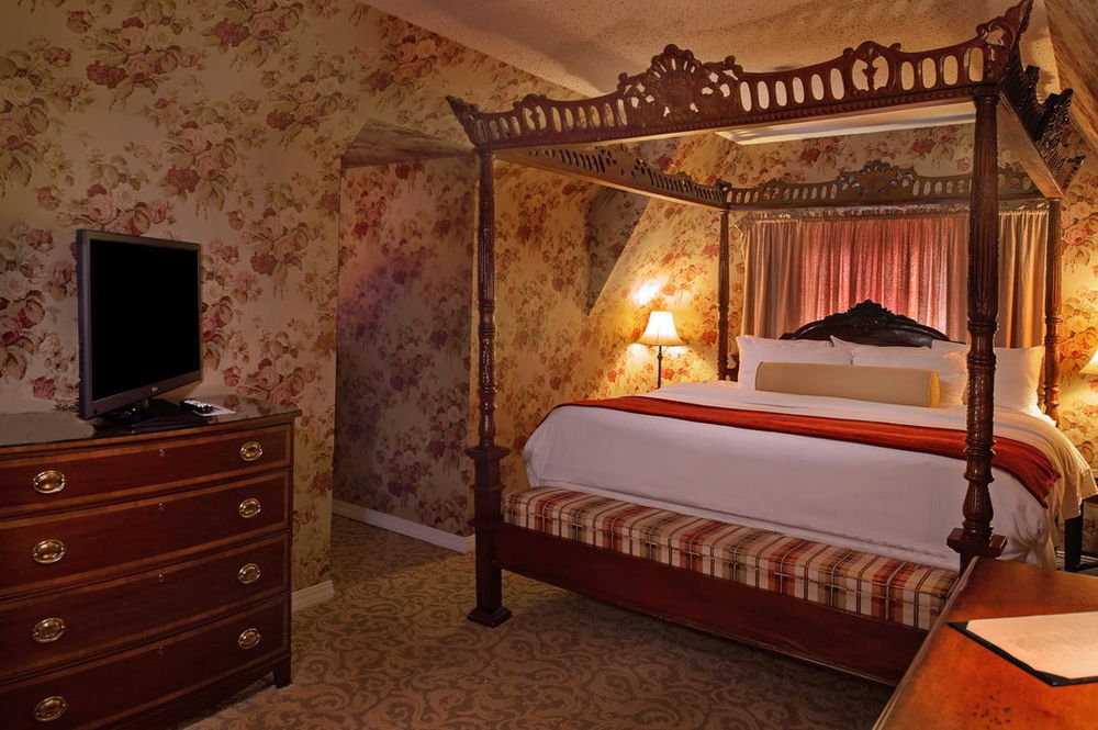 Seven Gables Inn, St Louis West, A Tribute Portfolio Hotel Clayton Room photo