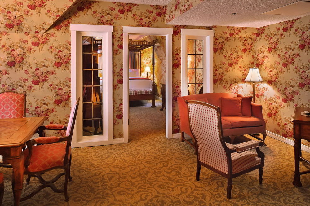 Seven Gables Inn, St Louis West, A Tribute Portfolio Hotel Clayton Room photo