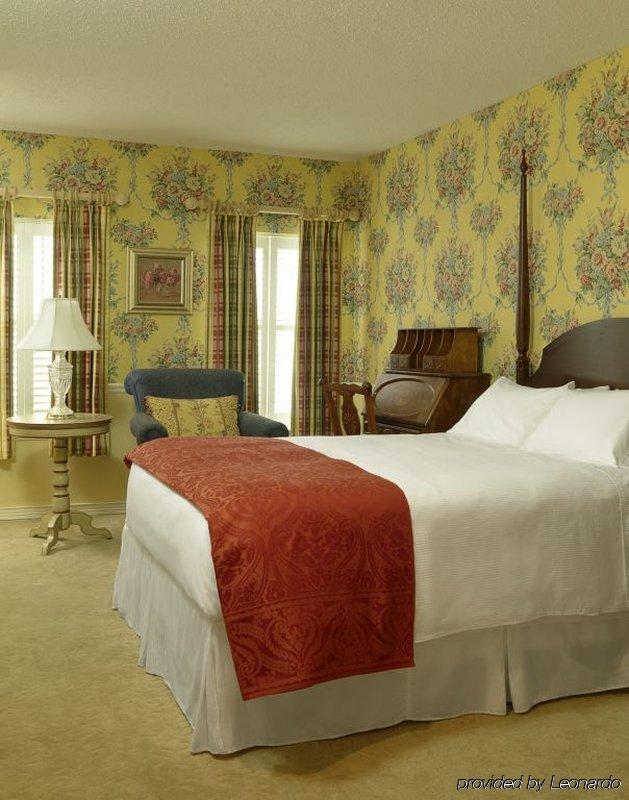 Seven Gables Inn, St Louis West, A Tribute Portfolio Hotel Clayton Room photo