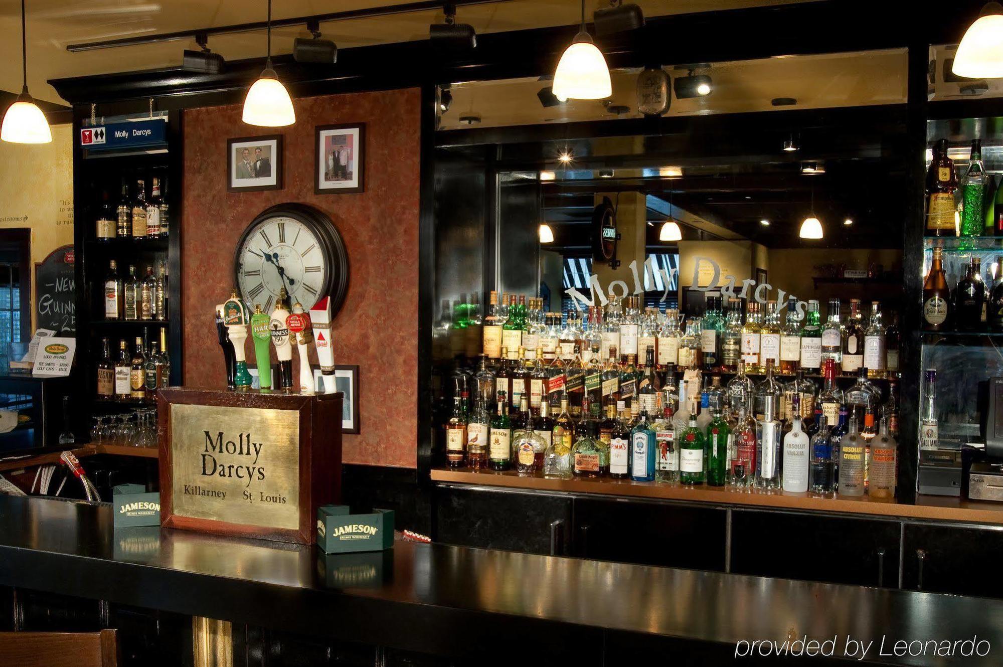 Seven Gables Inn, St Louis West, A Tribute Portfolio Hotel Clayton Restaurant photo